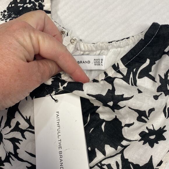 Faithful the brand linen mini dress
Faithfull the Brand size 8 (b19) - Picture 4 of 6